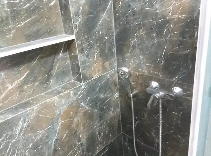 Octavian * وارسو