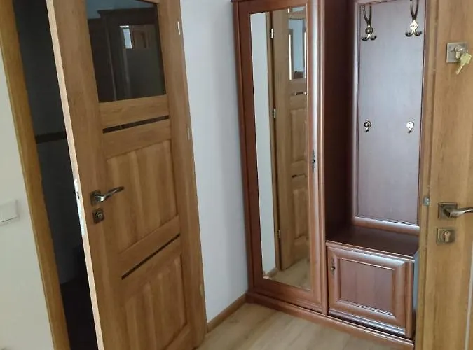 Octavian * وارسو